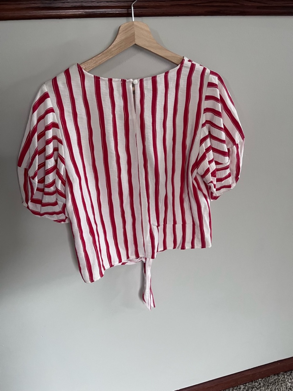 Bleu Ciel Red White Striped Puff Sleeve Tie‎ Front Crop Top Blouse Womens Medium - Picture 3 of 6